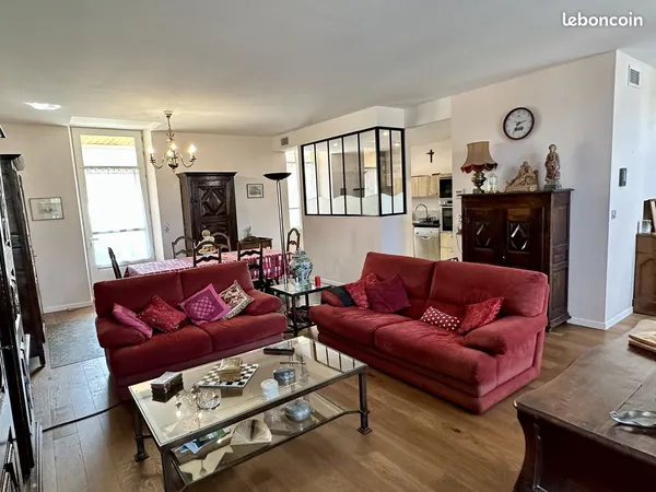 Appartement 102 M² avec terrasse . 2 chambes