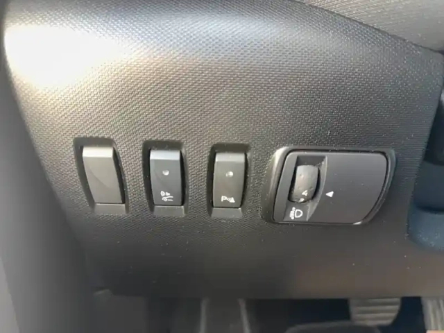 Renault Twingo iii e-tech — photo 31