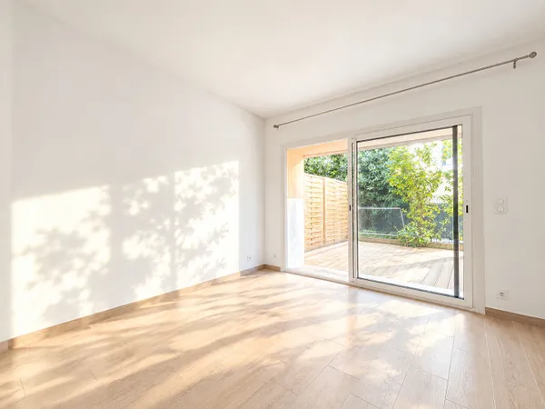 Vallauris - T2 25m² - Jardin 20m² - Cave - Calme