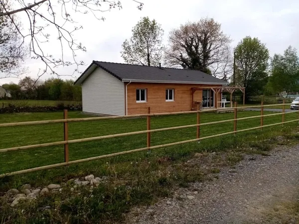 CHALET AVEC GRAND JARDIN
