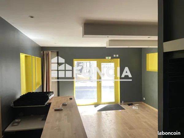 Location - Local commercial - 60 m² - 9 000 /an HC HT -