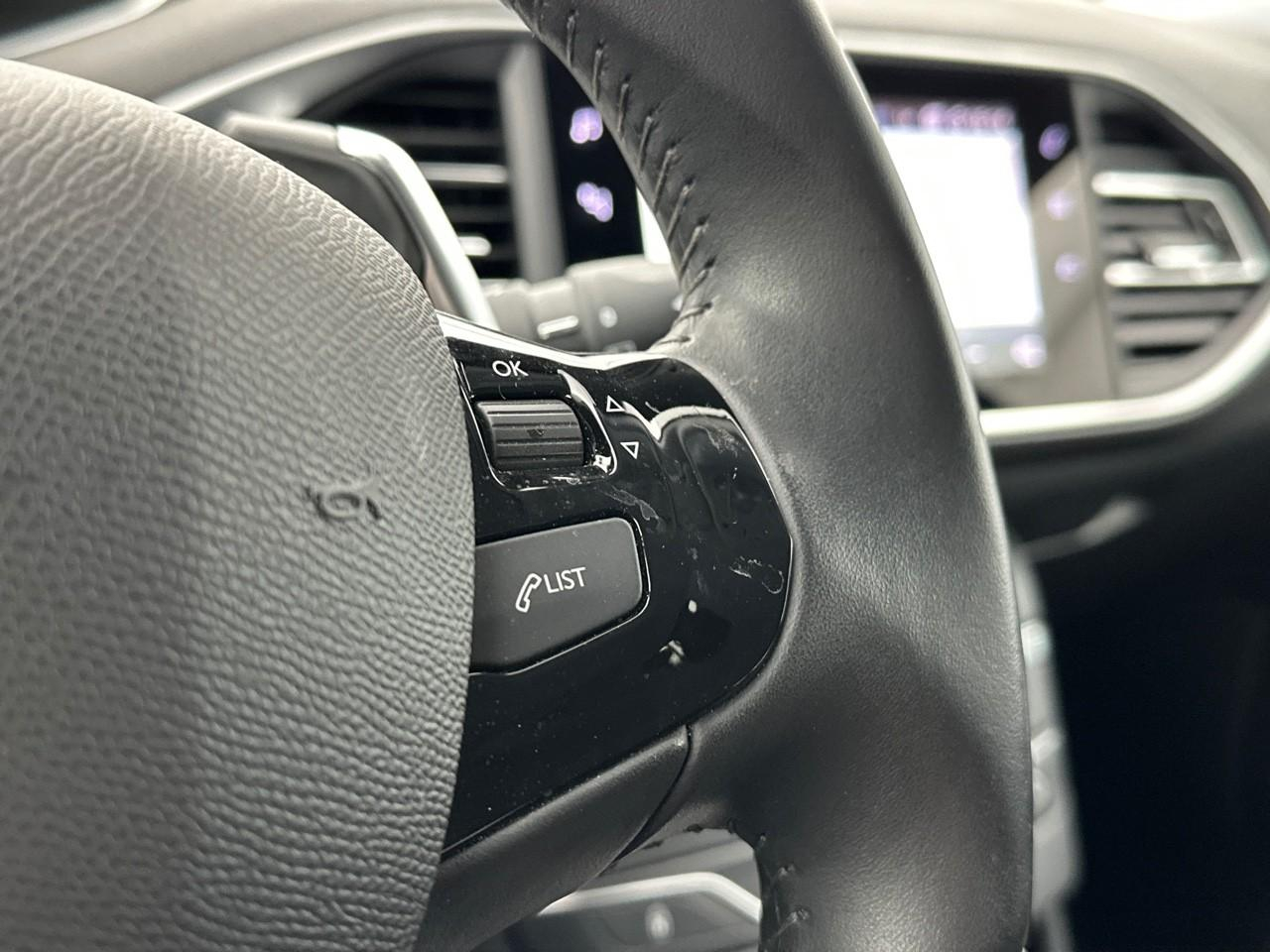Peugeot 308 puretech 130ch s&s eat8 allure pack — photo 18