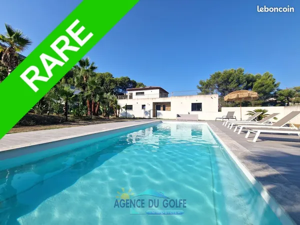 Spacieuse villa contemporaine T 5 sur 1792 m² de terrain avec piscine