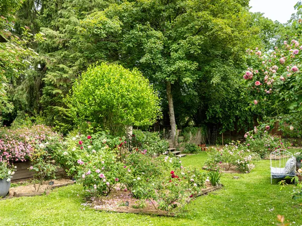 Maison de caractère et jardin remarquable en bord de Sarthe