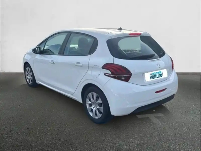 Peugeot 208 puretech 68ch bvm5 — photo 7