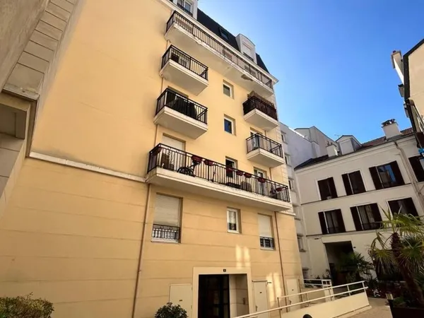 Appartement 2 pièces avec balcon, parking et cave - Nogent