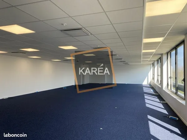 BUREAUX 215 m² CHESSY