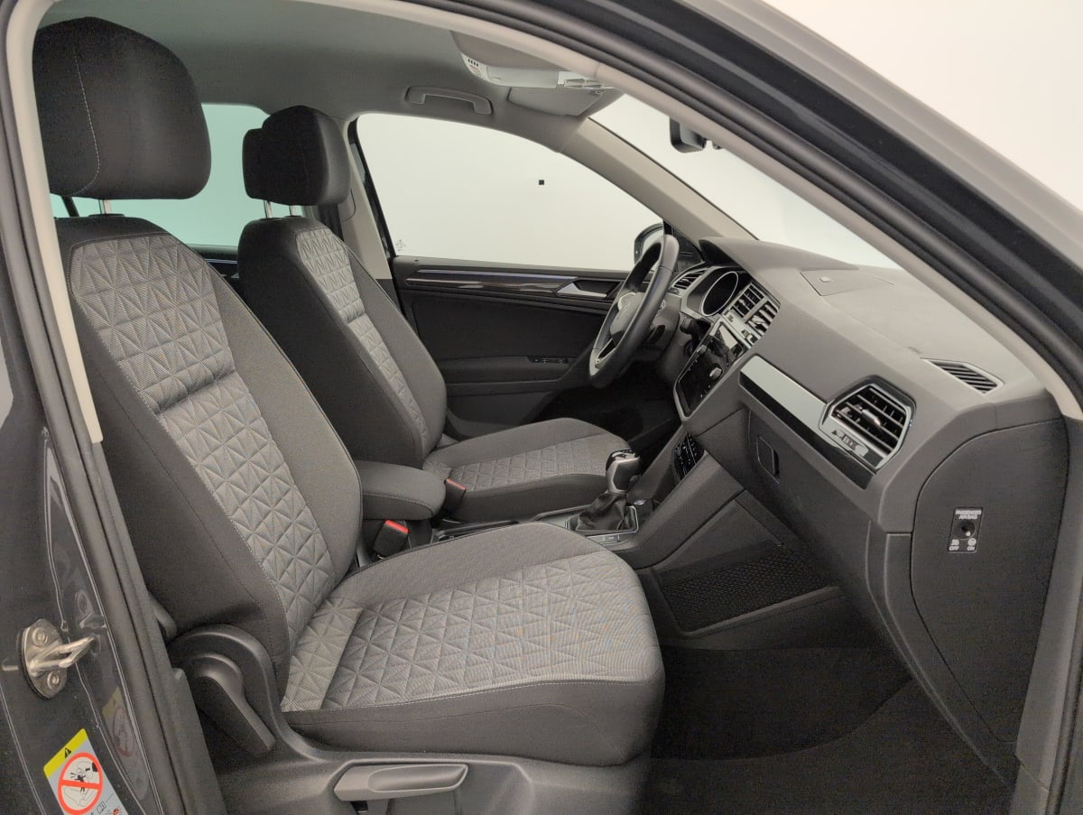 Volkswagen Tiguan — photo 9