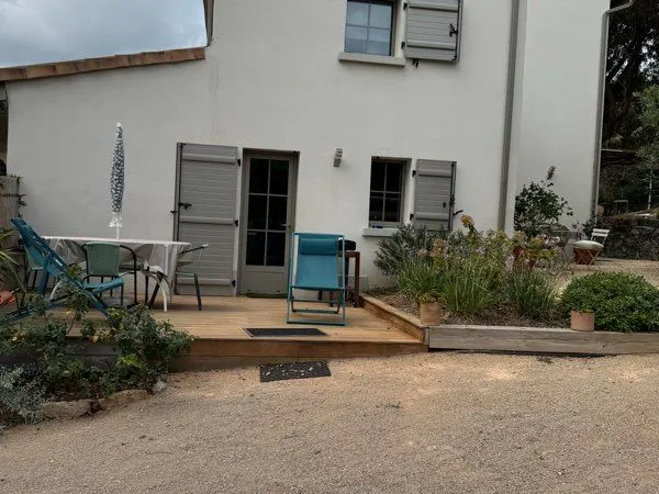 Loue appartement 1 chambre avec jardin dans un domaine privée