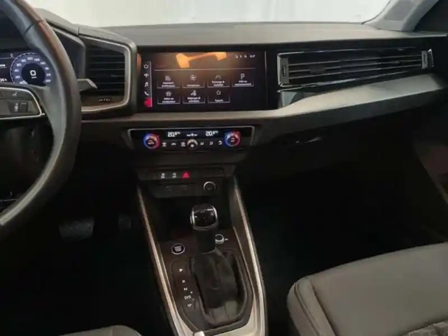 Audi A1 25 tfsi 95 ch s tronic 7 advanced — photo 10