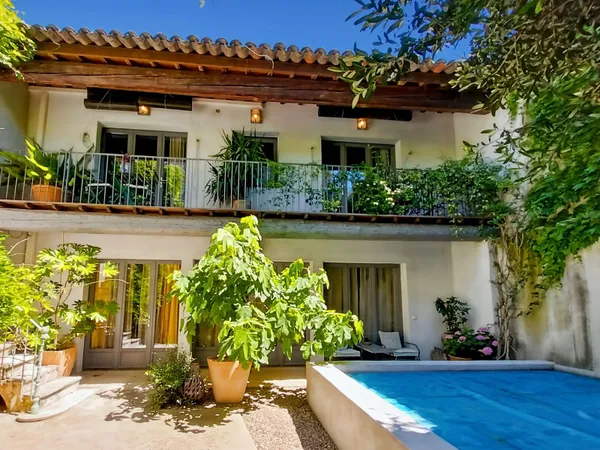 Maison 8 pièces 318 m²