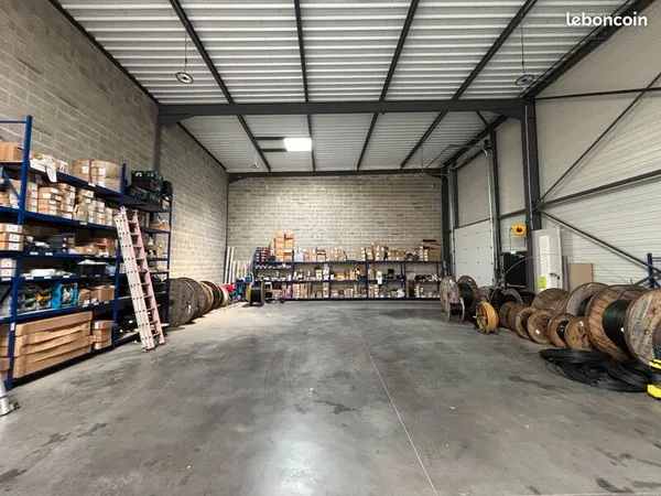 Local d'activité 144 m²