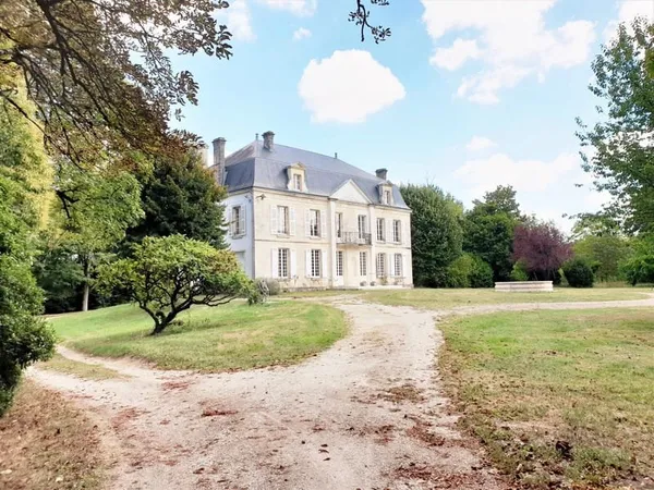 CHATEAU XVIIIe, TERRES ET RIVIERE PRES DE COGNAC