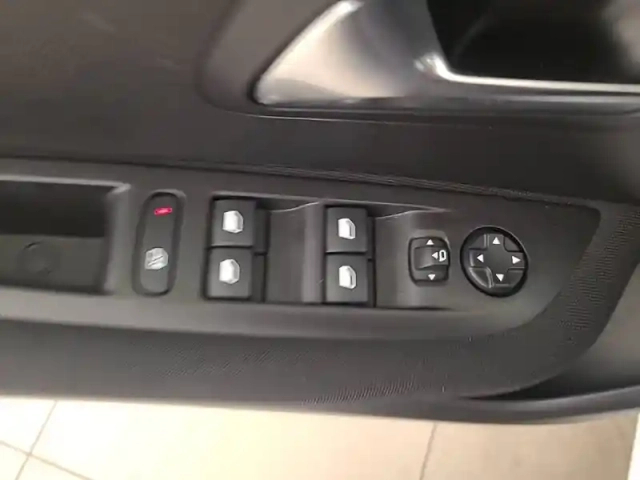 Peugeot 208 puretech 75 s&amp;s bvm5 — photo 54