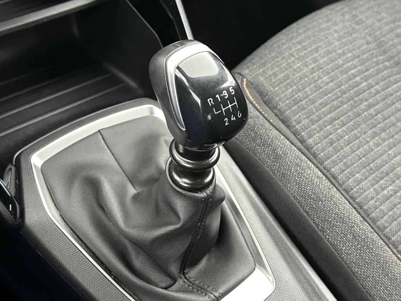 Peugeot 2008 100 s&s bvm6 style — photo 28