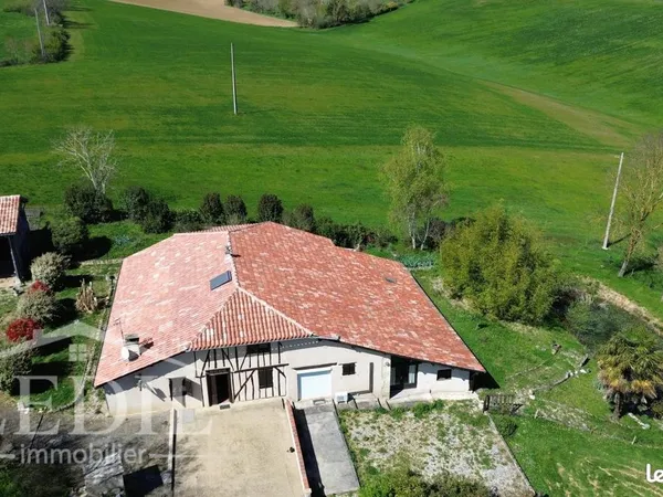 Propriété 4 pièces 260 m²