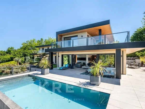 Maison 11 pièces 361 m²