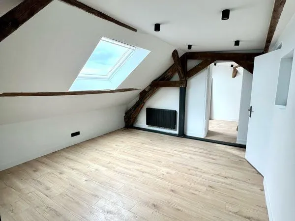 Bel appartement 2 pièces plein centre Neauphle le château renové