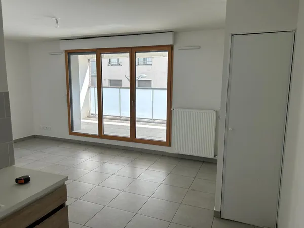Studio 27m2 avec Terrasse en plein coeur de Lyon 8eme