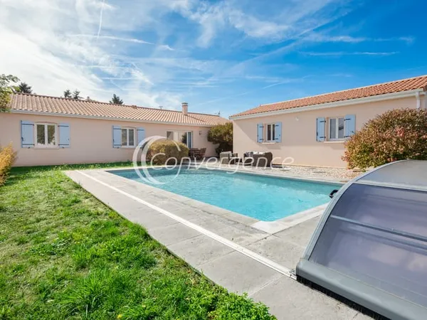 Maison plain pied de 4 chambres, double garage, piscine à CH