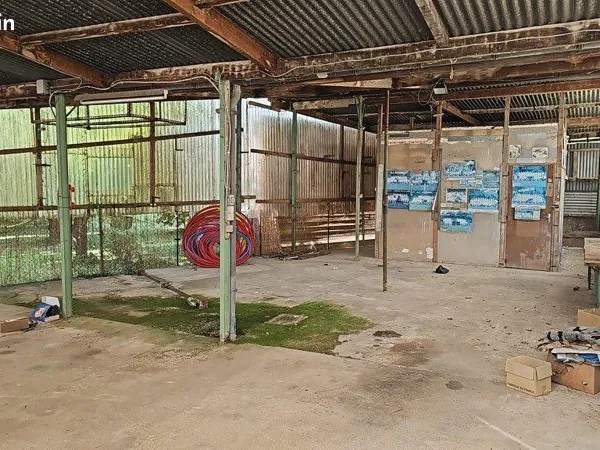 À LOUER - Spacieux hangar en tôle idéal stockage - Disponible début novembre