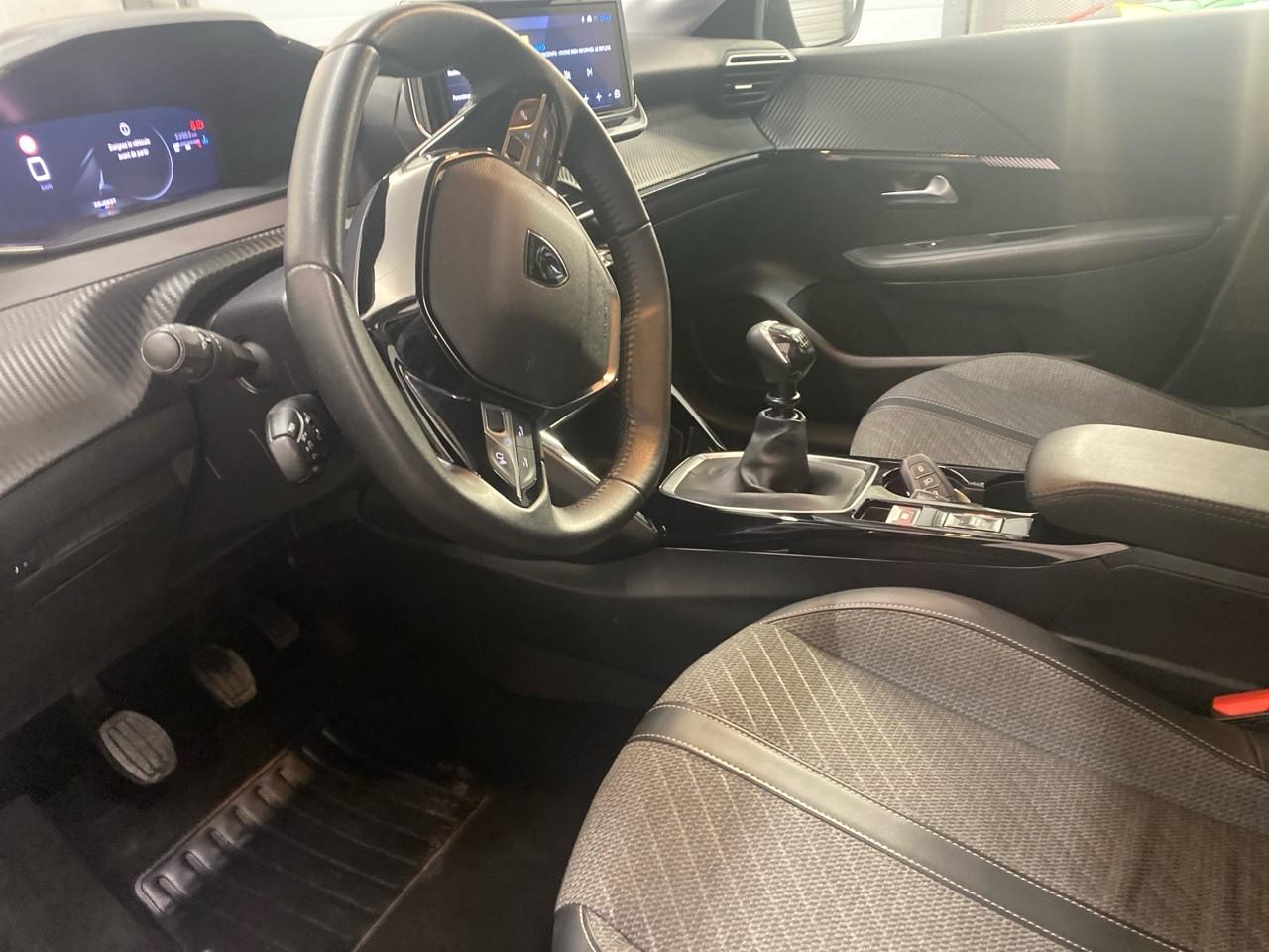 Peugeot 208 100 s&s bvm6 allure — photo 9