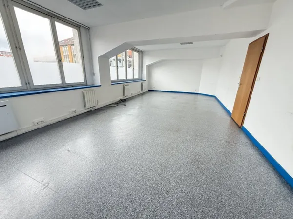 Local 5 pièces 182 m²