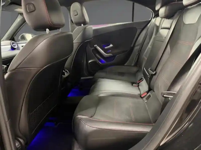 Mercedes Classe A 200 d berline amg line — photo 12
