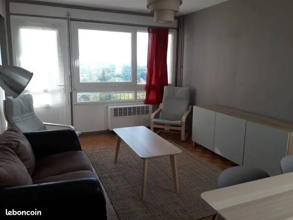 Chambre en vaste colocation
