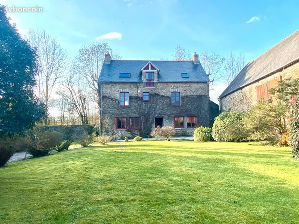 SAINT-MELOIR-DES-ONDES : Belle maison de caractère de 157 m2