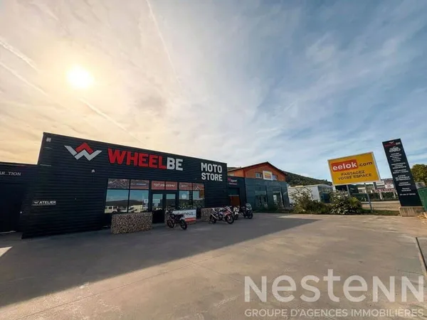 Local commercial 453 m²