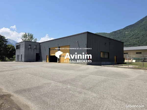 Local 780 m² Saint-Ferréol
