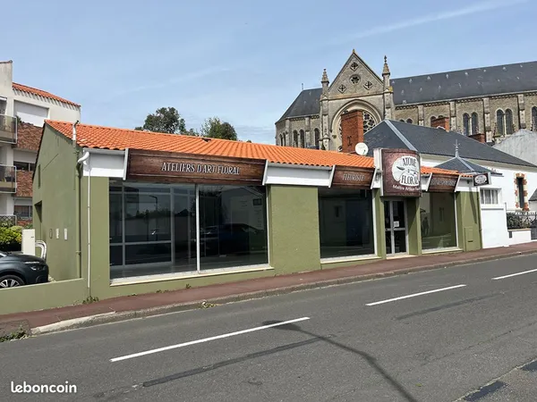 Local commercial 180 m² CHALLANS