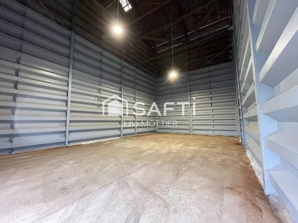 ENTREPOTS (100m², 110m² ou plus) ACCES FACILE N11 (La Rochelle Niort Paris)
