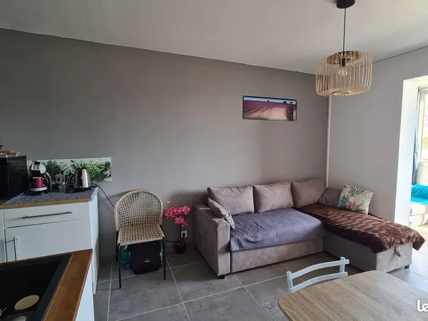 Vente Studio 27 m2 refait à neuf style moderne bord de mer Plage les QUILLES SETE vue Mont Saint Cla