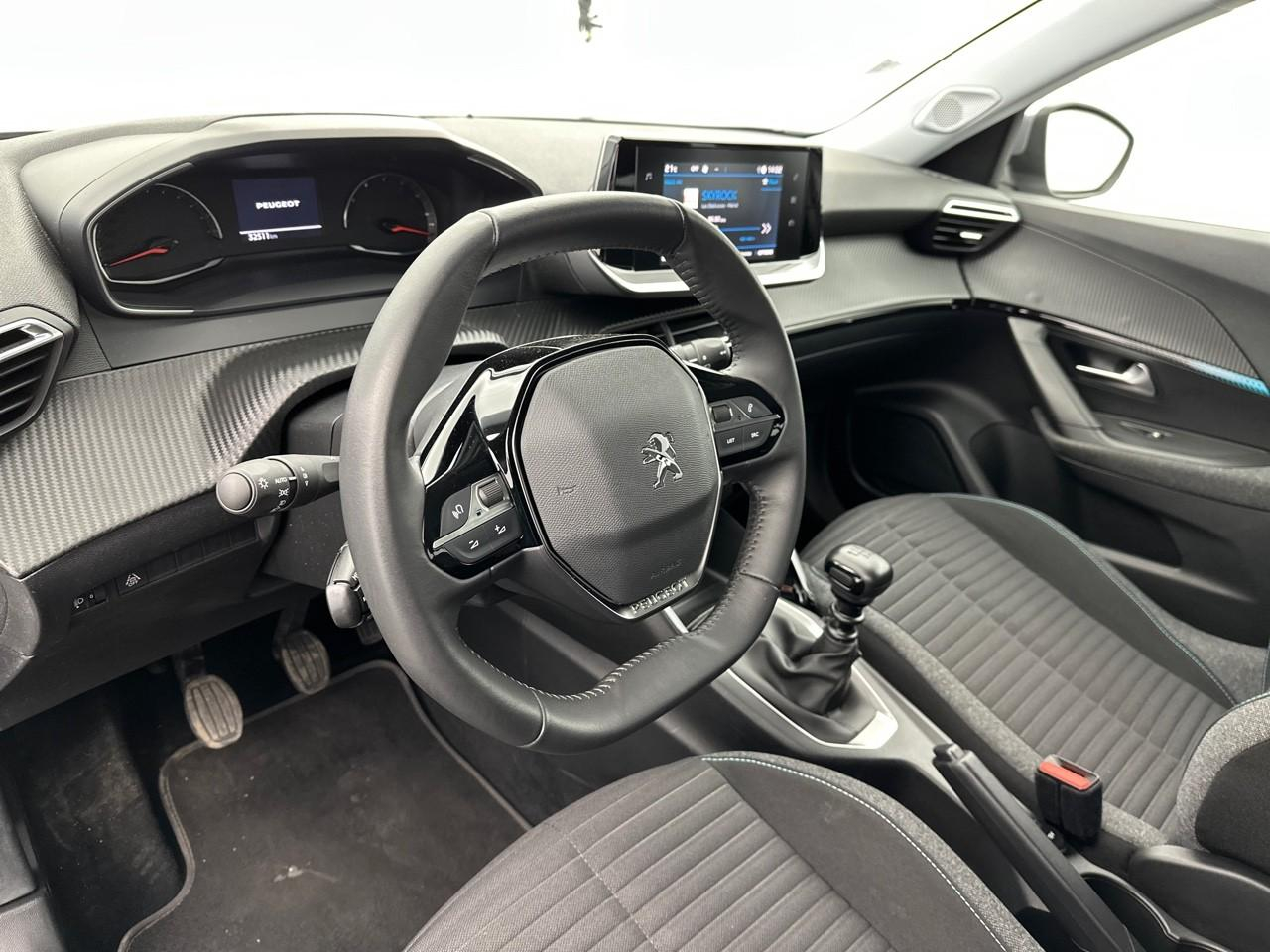 Peugeot 2008 puretech 100 s&s bvm6 style — photo 8
