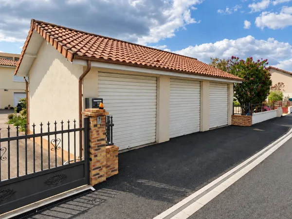 LOT DE TROIS GARAGES SPACIEUX