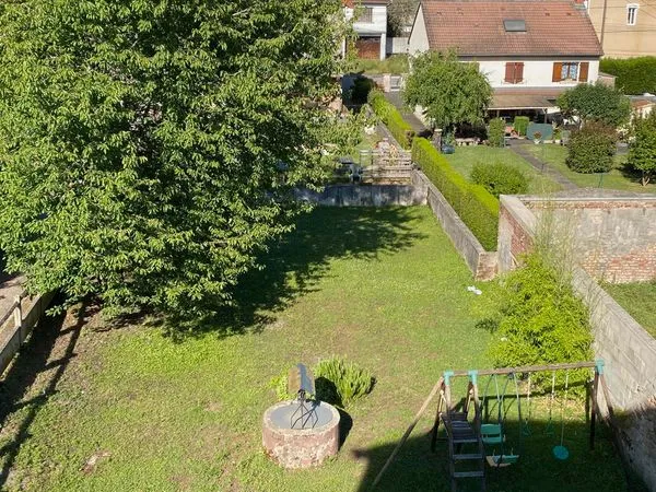 Appartement 3 P. Duplex Montchanin centre sur jardin 540