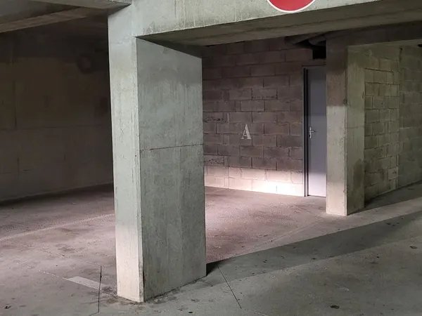 Location place de parking avec cellier proche mairie