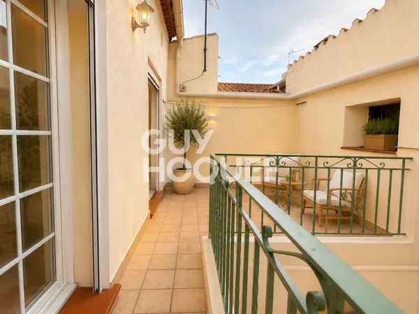Elne · Maison de ville rénovée, coeur de centre · 215 000 €