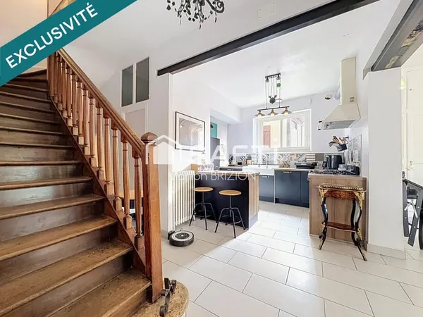 EN EXCLUSIVITE - MAISON DE MAITRE - 5 CHAMBRES - JARDIN - GARAGE - FISMES