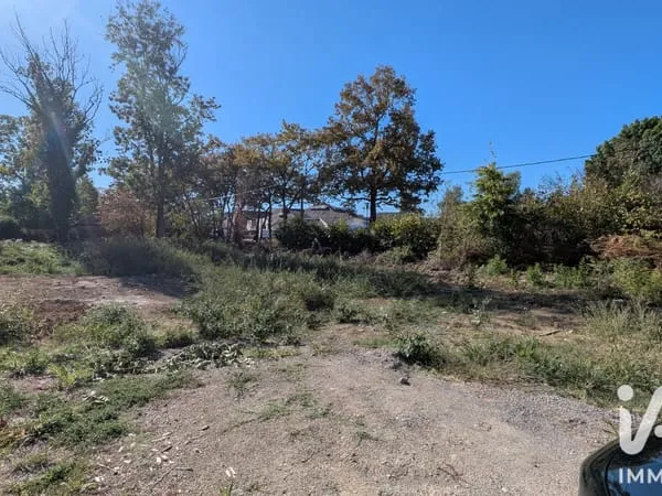 Terrain 886 m²