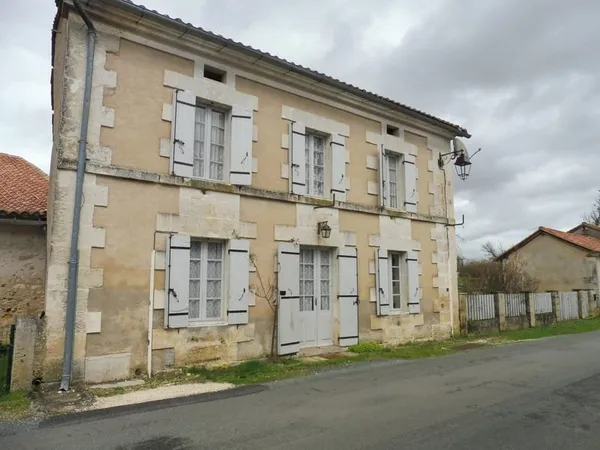 DANS UN PETIT VILLAGE DE LA DOUBLE