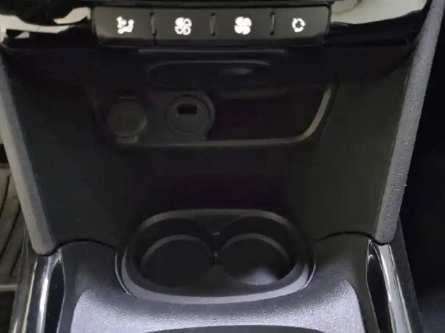 Peugeot 2008 puretech 130ch s&amp;s bvm6 — photo 28