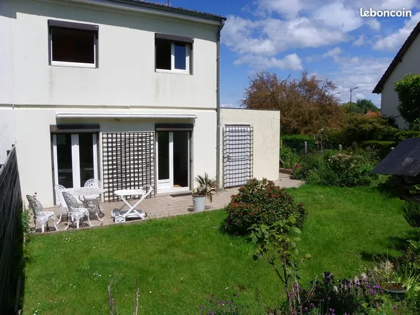 Maison semi-indépendante 6 pièces terrain 300m2