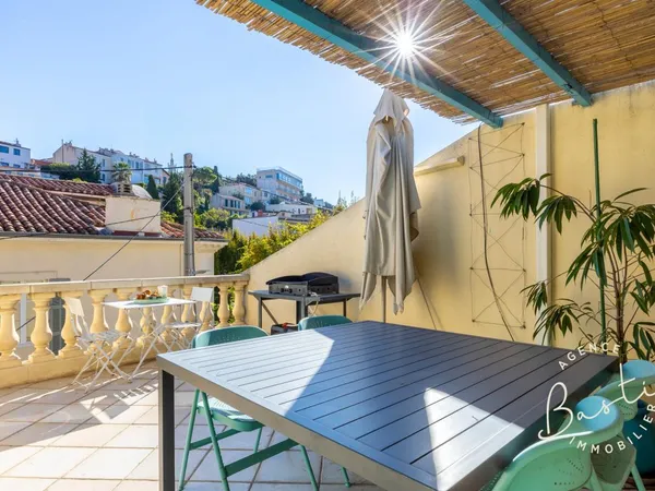 Vends maison de ville - 80 m² - 4 pièces, 2 chambres - Marseille 13007