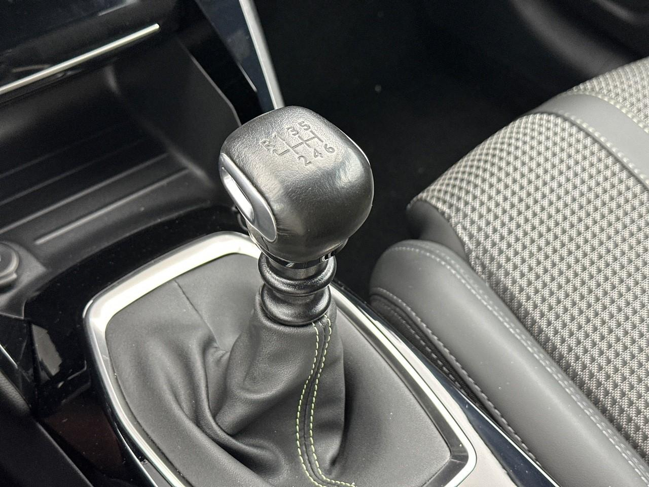 Peugeot 208 puretech 100 s&s bvm6 gt line — photo 31