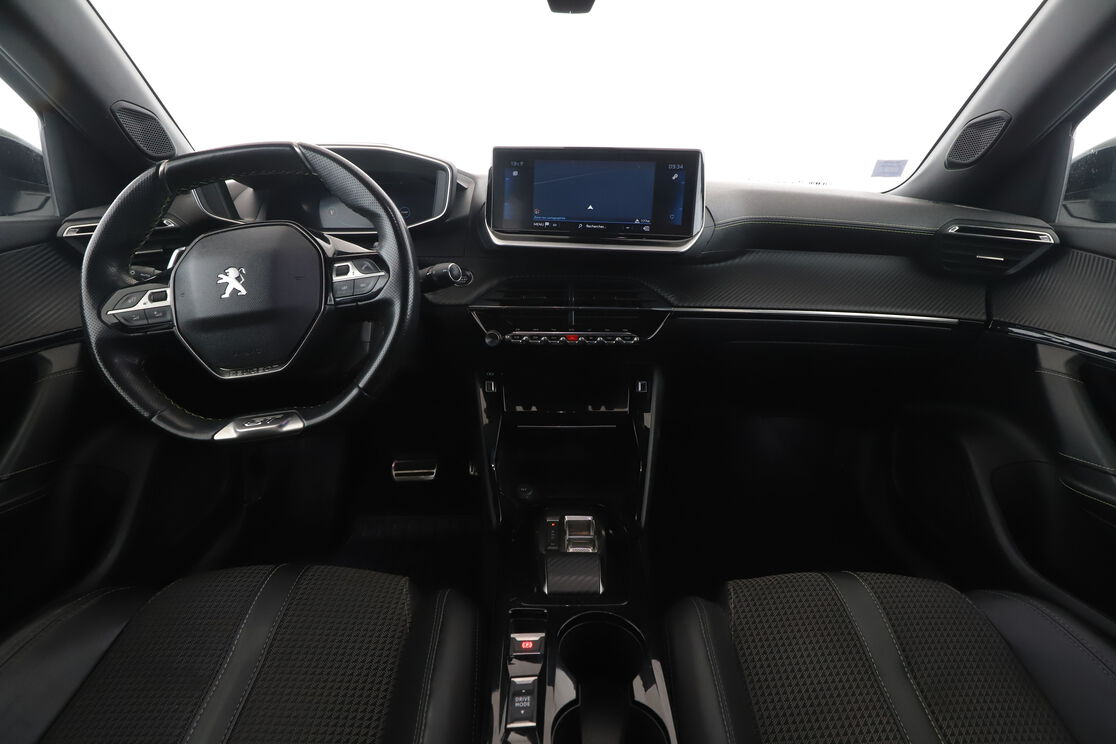 Peugeot 2008 1.2 PureTech GT EAT8 — photo 11