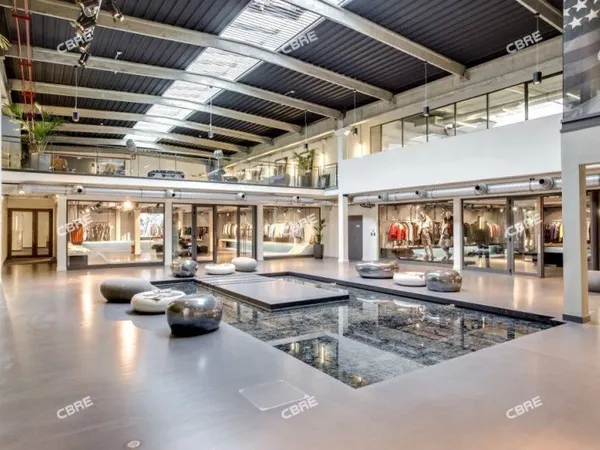Local d'activité 4263 m²