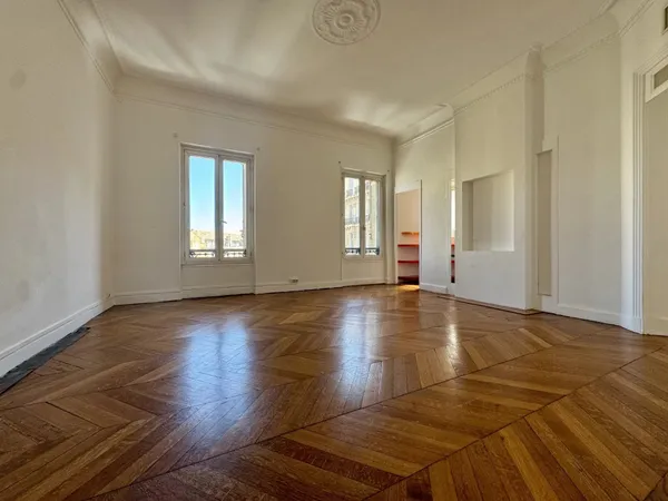 Appartement T4 lumineux à vendre - Marseille 6ème - Place de la Corderie